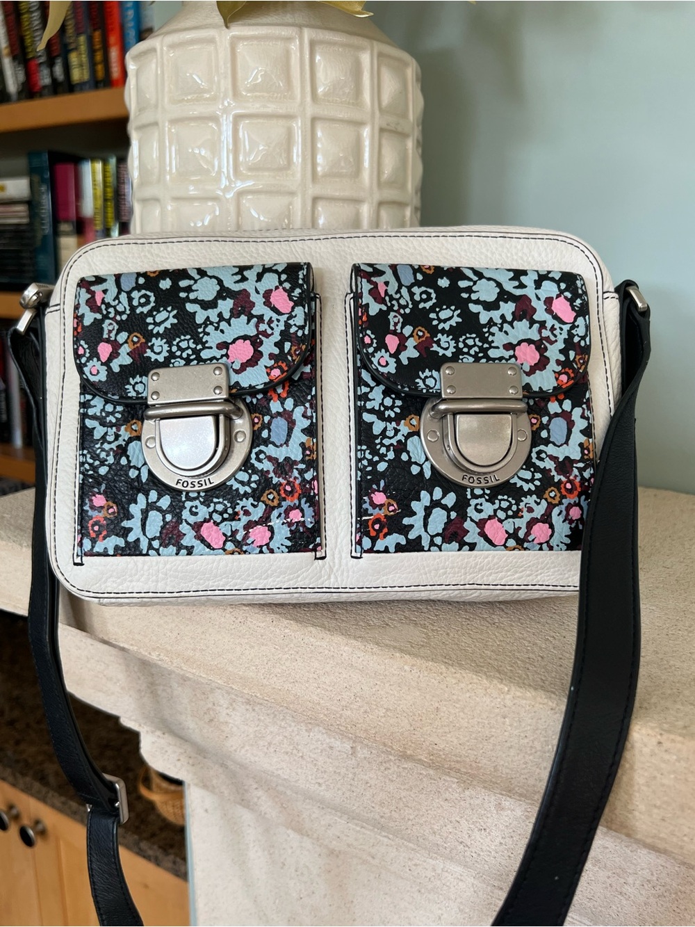 Fossil Riley RARE White Leather Dual Floral Pocket Push Lock Crossbody ZB6455